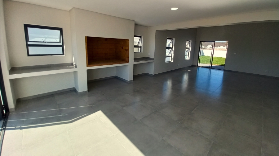 3 Bedroom Property for Sale in Brittania Beach Estate Western Cape